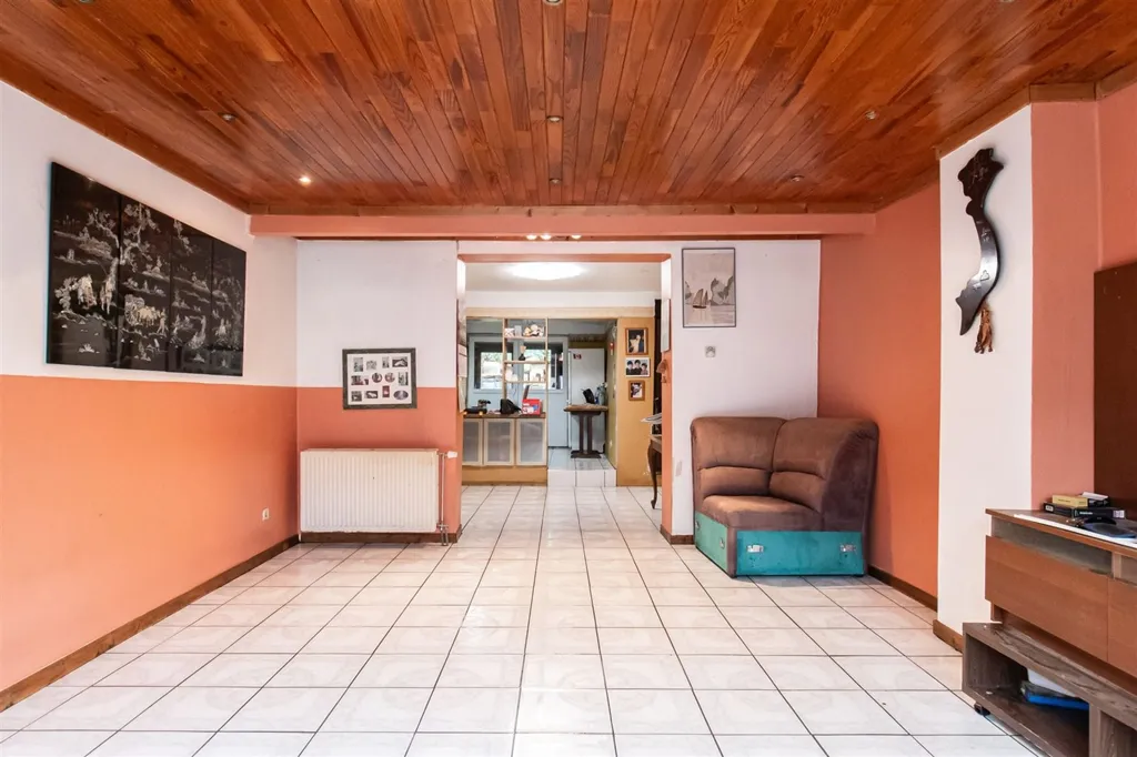 Esik - Spacious House with Garden in Ans