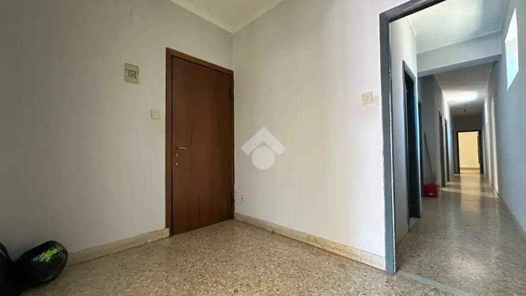 Esik - Bright Apartment with Balconies in Catania