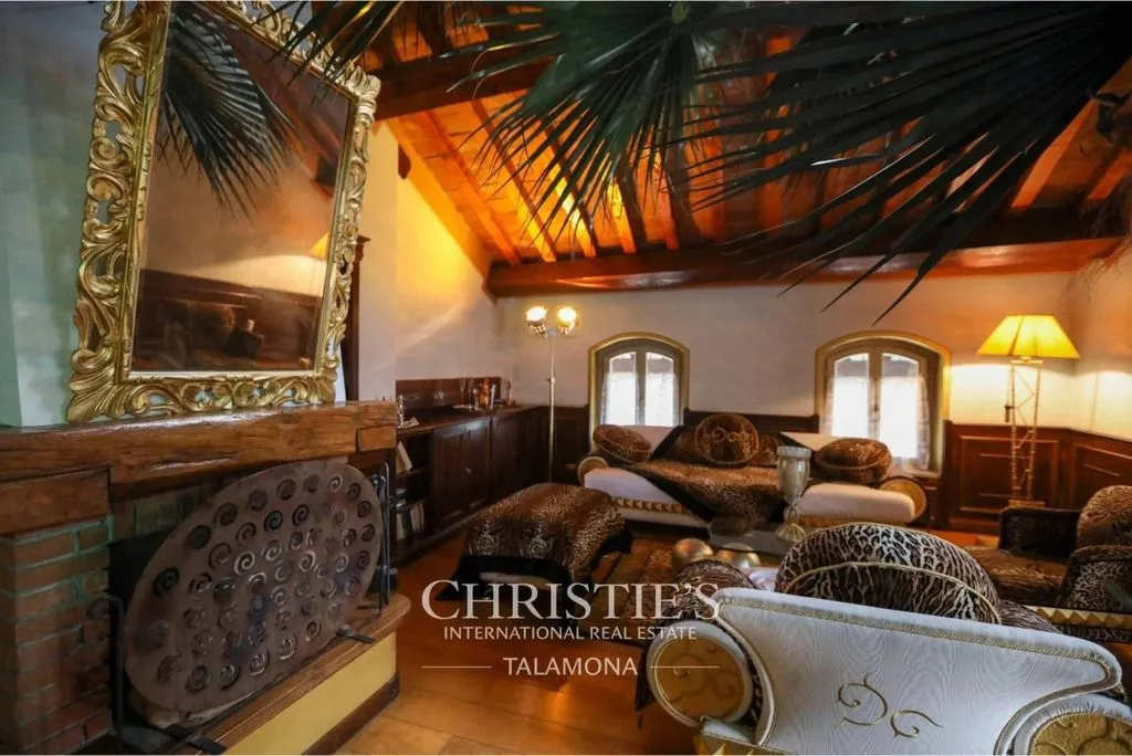 Living Room - Historic Villa with Pool in Oleggio, Piedmont