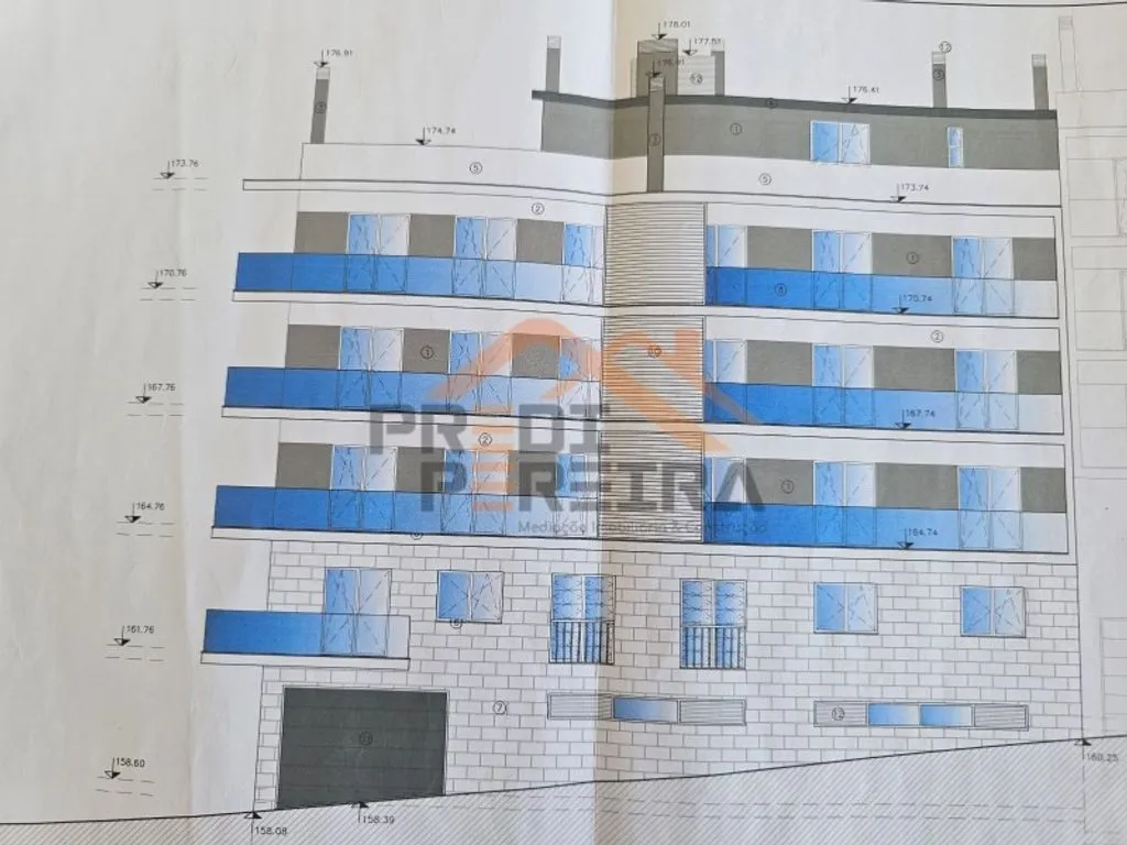 Luxury Flat with Barbeque Area in Loures
