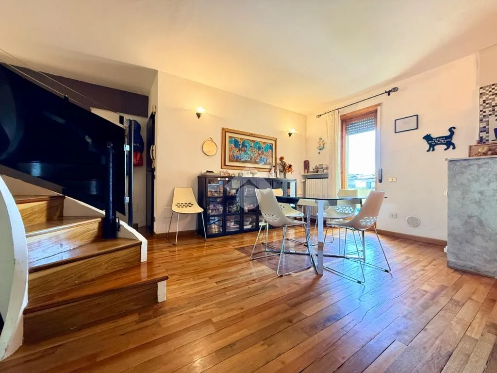 Séjour - 4-Bedroom Apartment with Balcony in Vigasio