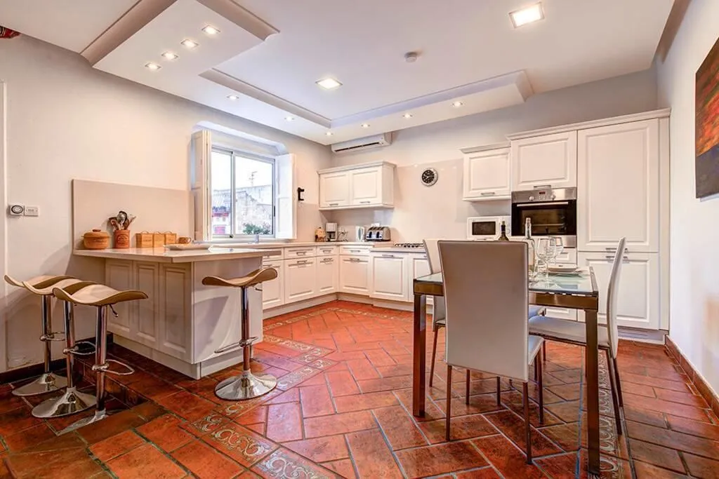 Kitchen - 4-bedroom house in Ibragg