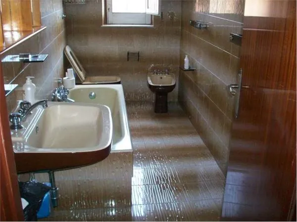 Bagni - Terratetto unifamiliare con ampio giardino a Favara