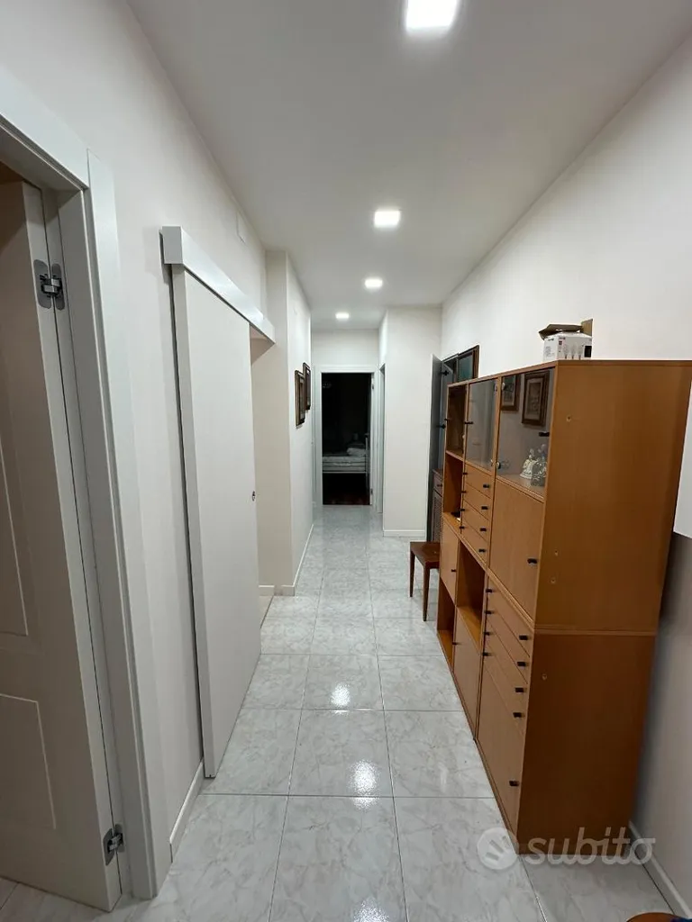 Entrée - Single Room in Renovated Triplex, Affori/Bovisa
