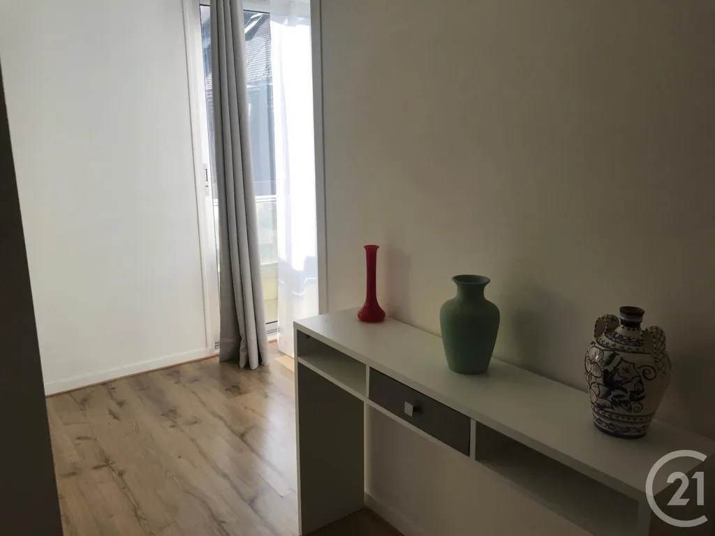 Esik - 1-Bed Apartment with Parking in Auxerre