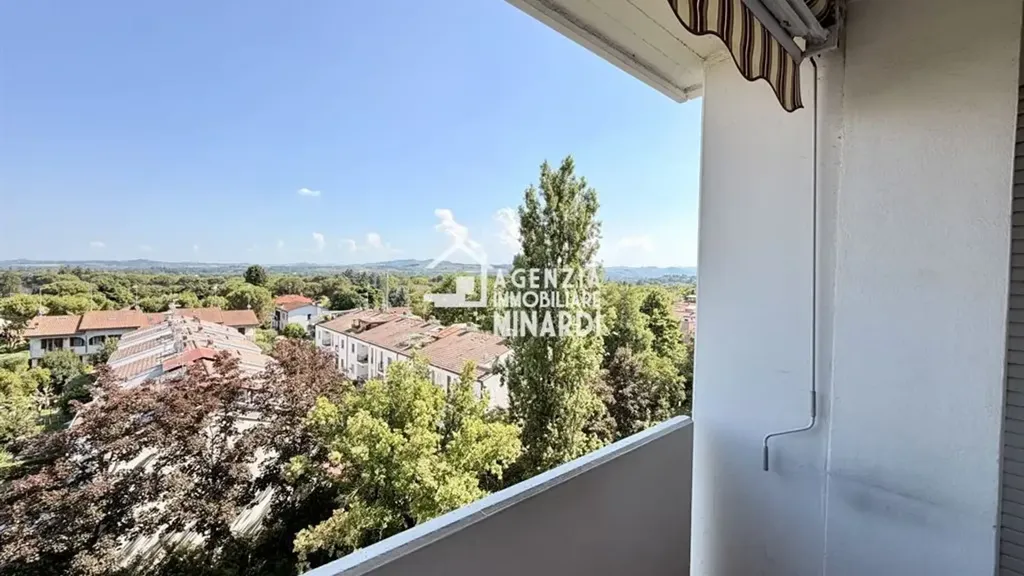 Rõdu - Bright 3-Bedroom Apartment with Terrace in Faenza