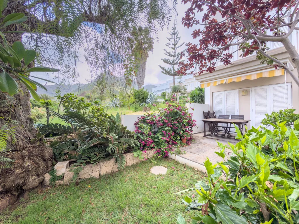 Aed - Corner Semi-detached with Sea View in Bajamar