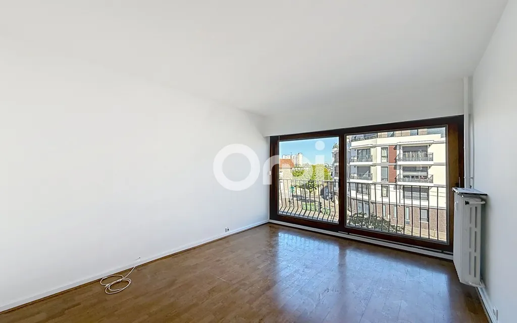 Toad - Renovated 3-Bed Flat with Balcony in Châtillon