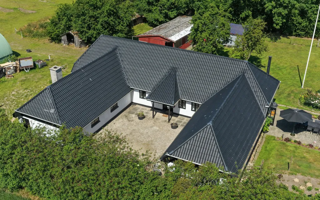 Vista aerea - Traditional Longhouse with Workshop in Countryside