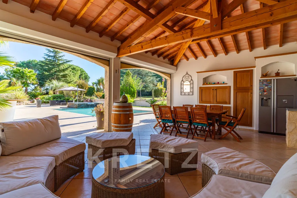 Séjour - Villa avec Parc Boisé à Vias
