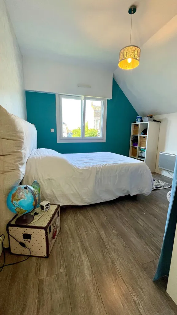 Chambres - Maison de 6 Pièces avec Terrasse à Mayenne