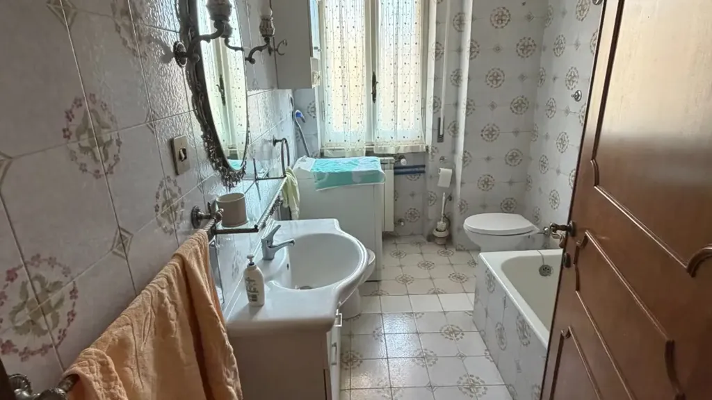 Bagni - Panoramic Trilocale with Balcony in Grottaferrata