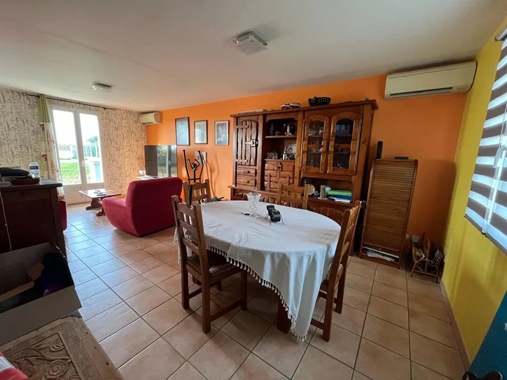 Salle à manger - Maison avec Garage et Terrain à Proximité d'Auneau