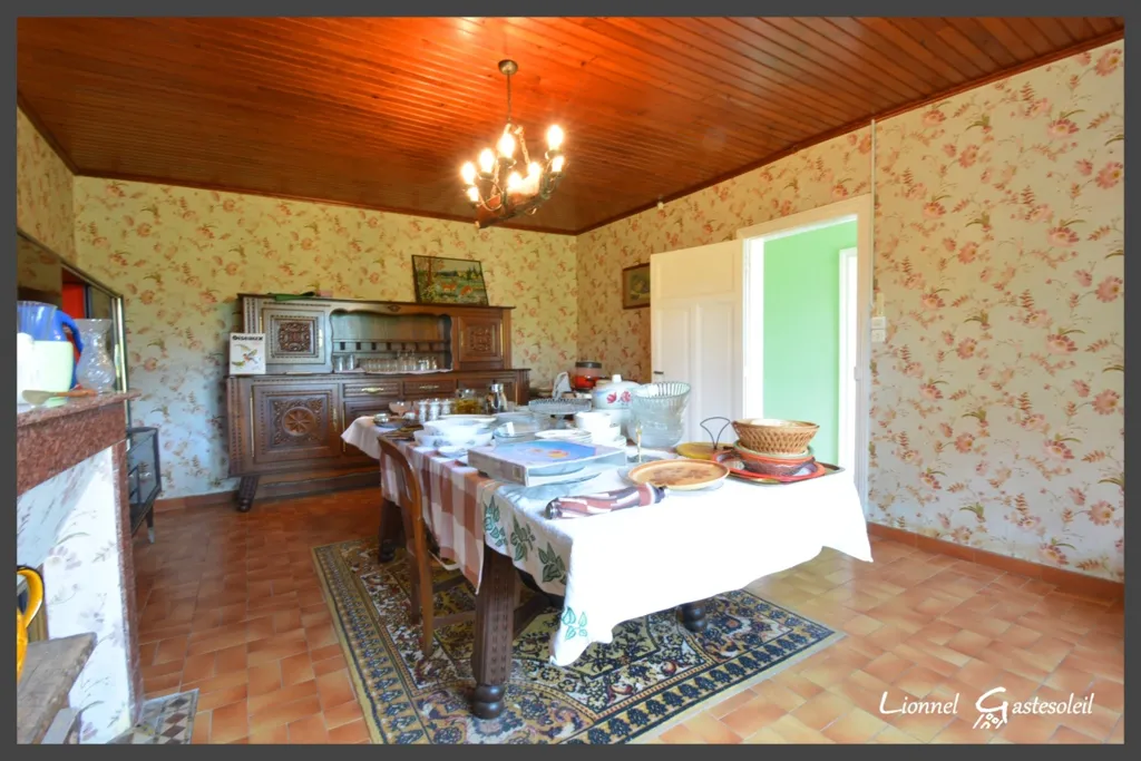 Salle à manger - Corps de ferme à rénover à Saint-Pierre-d’Eyraud
