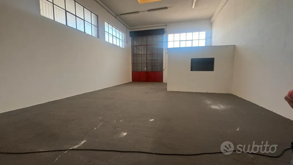 Pièces - Warehouse with Courtyard in Prato Sardo