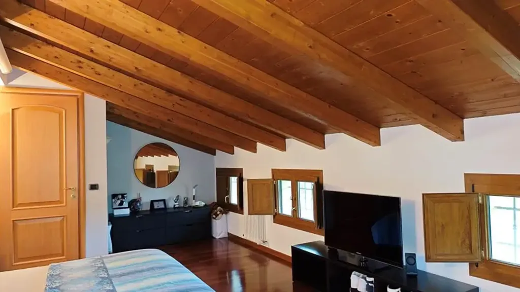 Bedrooms - Villa with Pool and Garden in Correggio