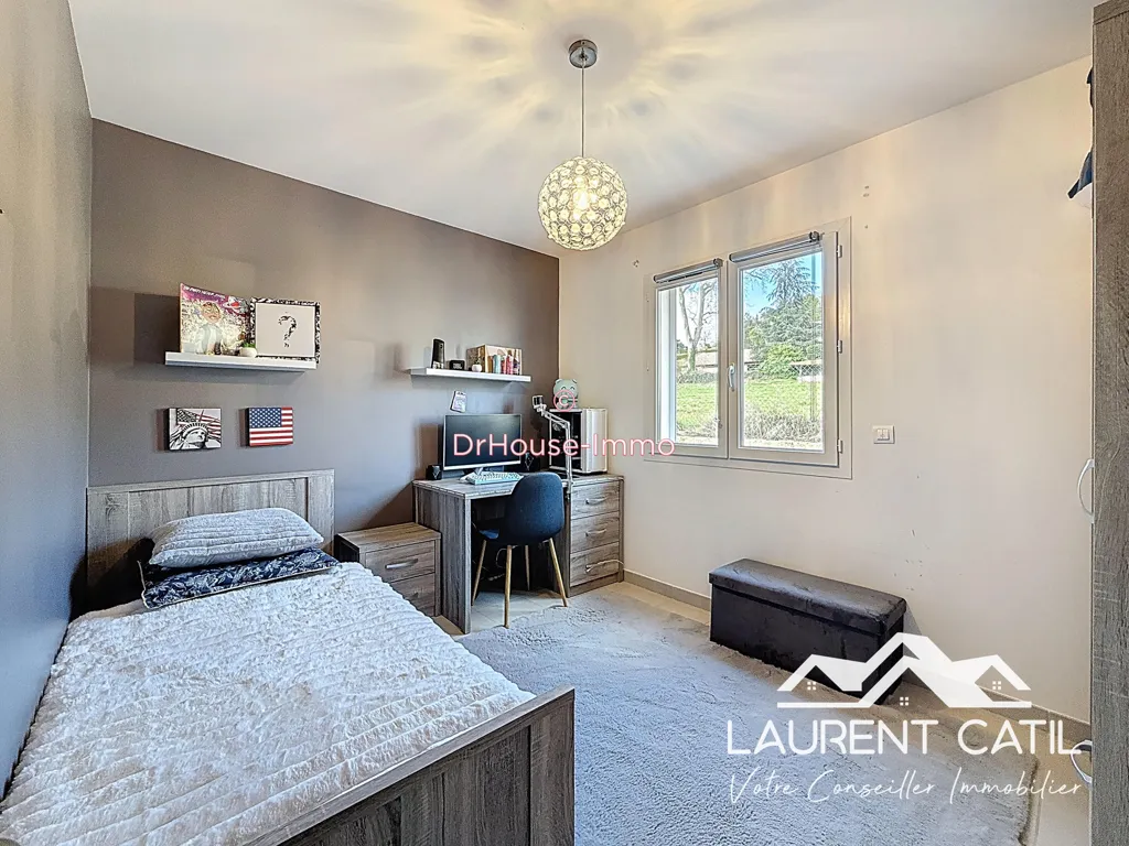Magamistoad - Contemporary Flat-Plan House with Garden in Mours-Saint-Eusebe