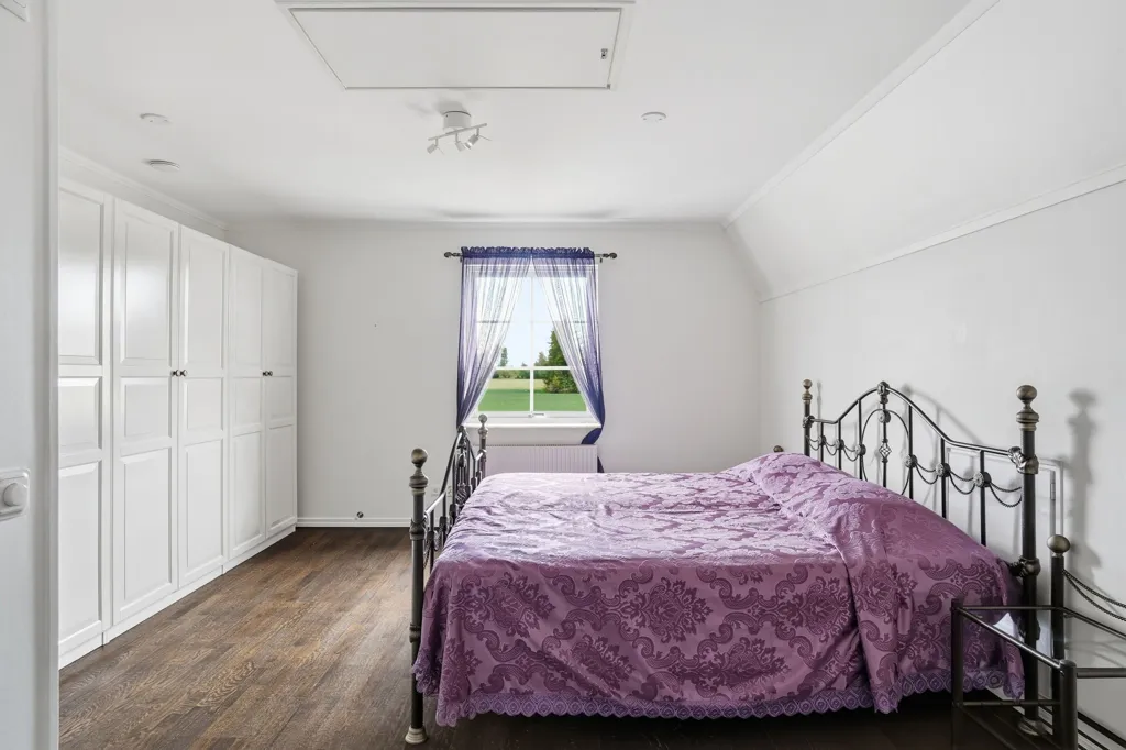 Magamistoad - Classical Manor-Style Villa with Open Views near Uppsala