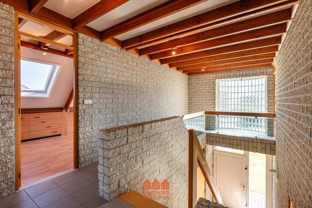 Toad - Open-plan House with Double Garage in Bentille