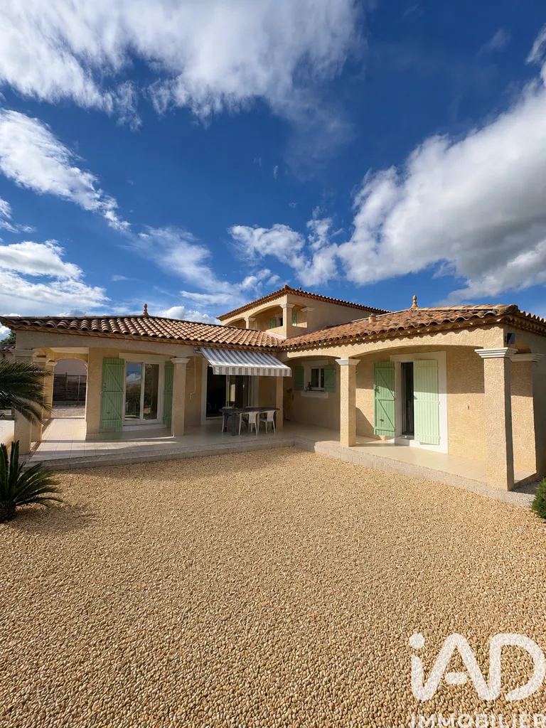 Välivaade - Mediterranean-Style House with Terrace in Caux