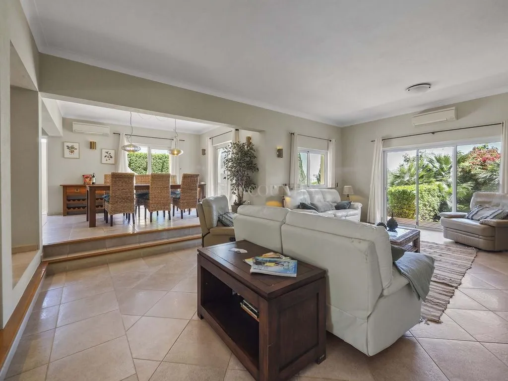Elutuba - Luxury Villa with Golf Views in Estômbar