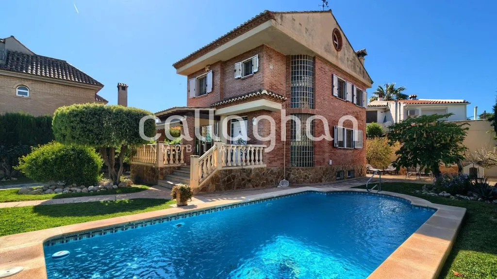 Pool - Luxury Detached House with Pool in Paterna
