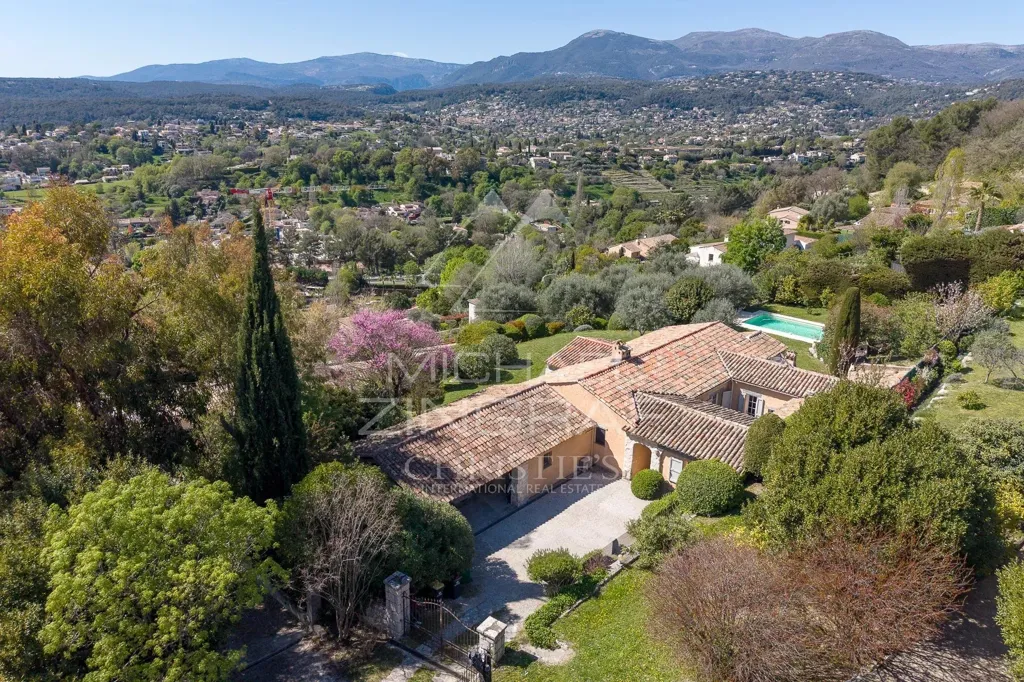 Vista aerea - Single Storey Villa with Mountain View in Saint-Paul de Vence