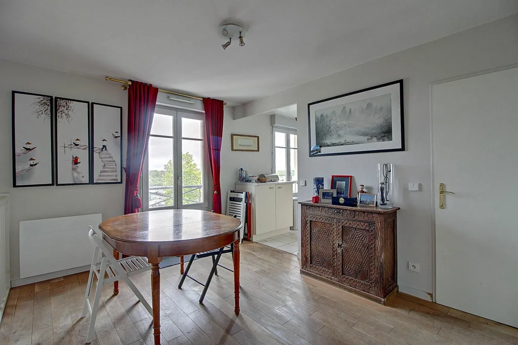 Salle à manger - Duplex Lumineux avec Balcon à Chambourcy