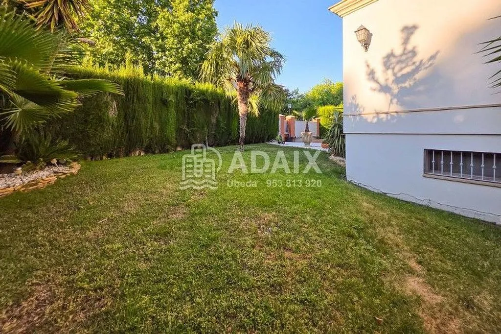 Garden - Chalet with Pool in Baeza, Jaén