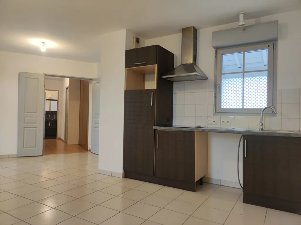 Köök - 3-Bed Flat with Pool in Aureilhan