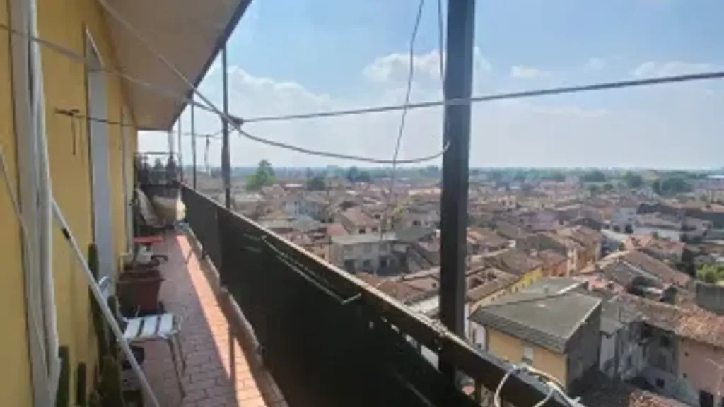 Rõdu - Bright 3-Bedroom Flat with Balcony in Manerbio