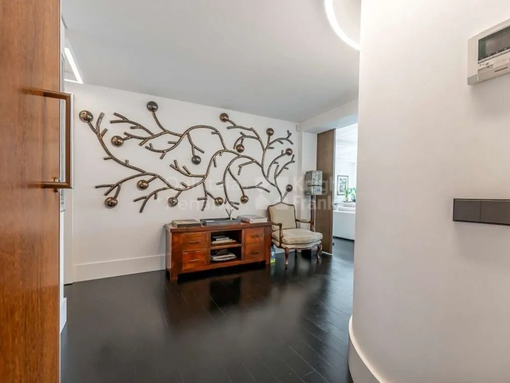 Hallway - Luxury Apartment with River View in Chiado, Lisbon