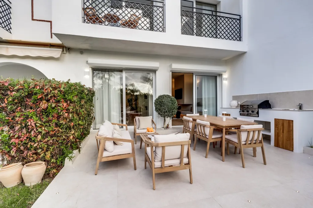 Terrass - Adosado with Private Pool in Nueva Andalucía