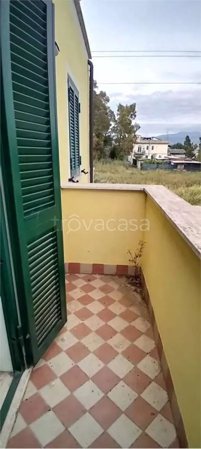 Terrasse - Rear-Facing Apartment with Terrace in Latina