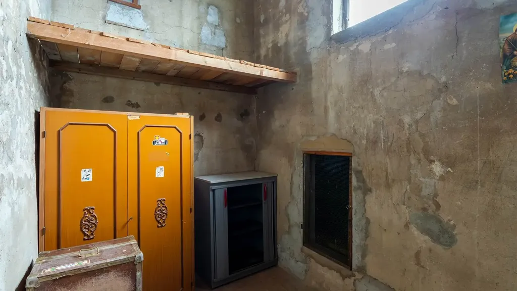 Pièces - Three-Bedroom Apartment with Garden in Signa
