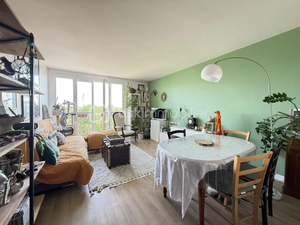 Soggiorno - Spacious Flat with Parking in Verdant Residence