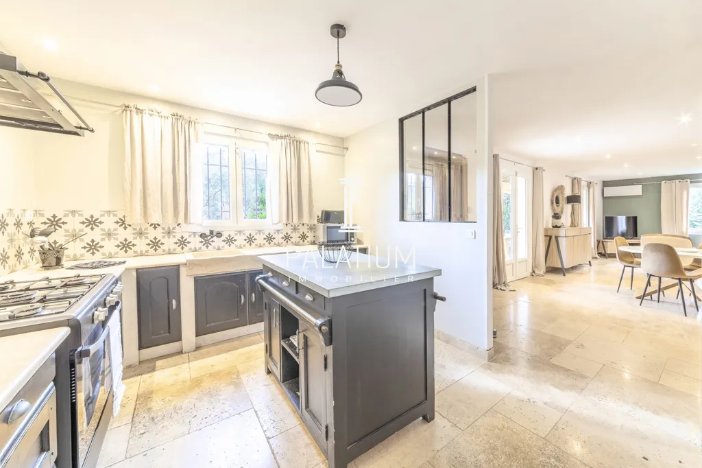 Köök - Villa with Studio and Pool in Pierrevert