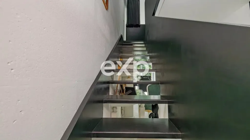 Pièces - Loft with Balcony in Milan's Ponte Nuovo