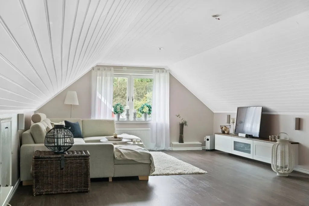 Pièces - Charming Villa with Garden in Lantligt Setting