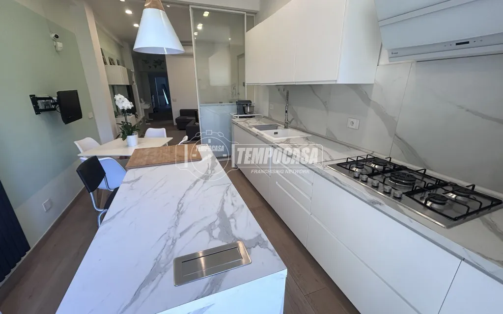 Cucina - Appartamento ristrutturato con balcone a Pomigliano D'Arco
