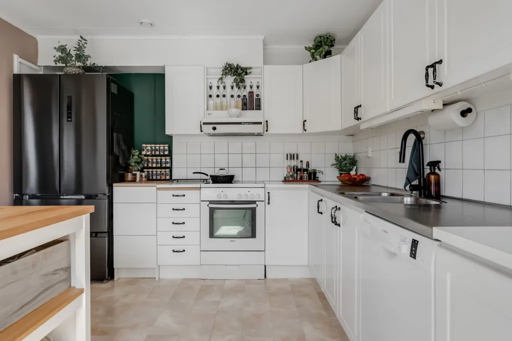 Kitchen - Terraced House with Two Balconies in Dalsjöfors