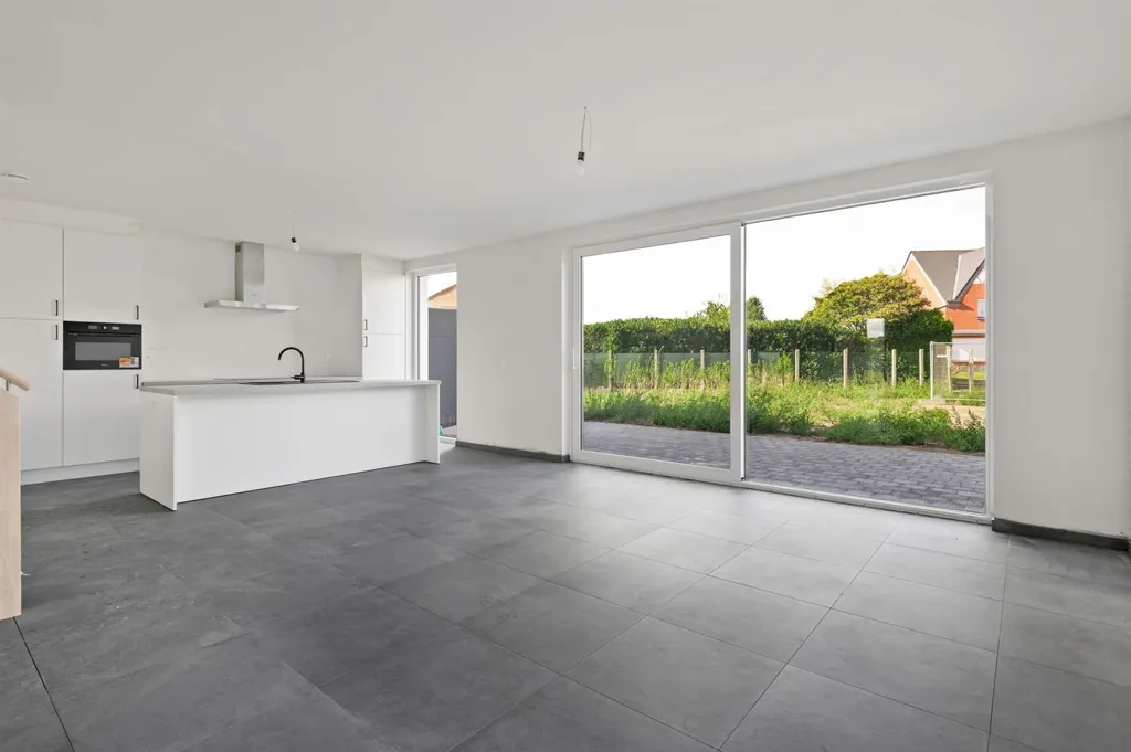 Contemporary Semi-Detached Home in New Development