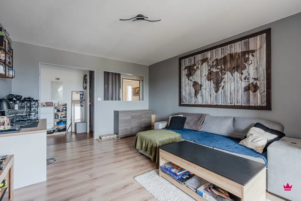 Elutuba - 2-Bedroom Flat with Terrace in Loyettes