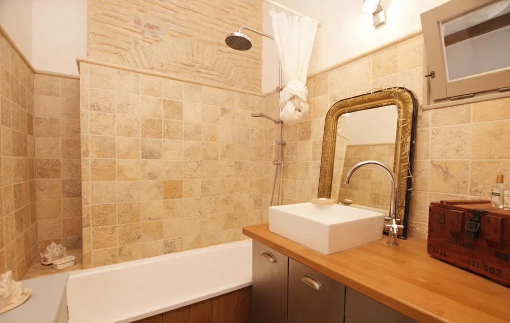 Salles de bain - Appartement Atypique dans Village de Toussieu