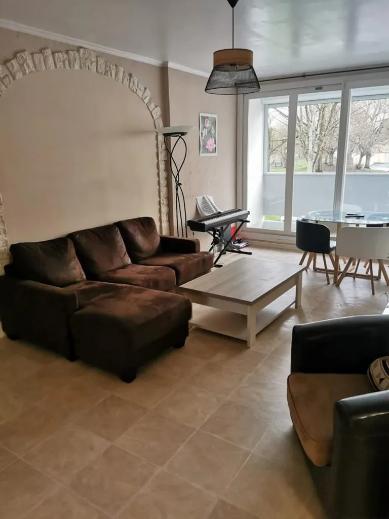 Elutuba - Spacious T5 Apartment with Balcony in Compiegne