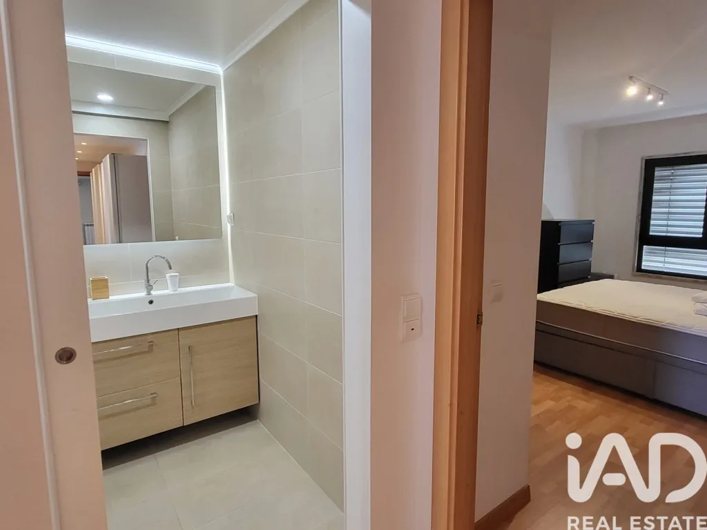 Bedrooms - T3 Apartment with Spacious Terrace in Alfragide