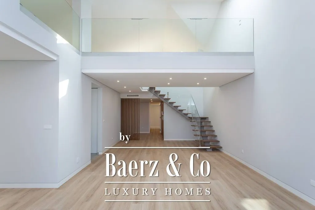 Pièces - Luxury Duplex Flat with Balcony in Carcavelos