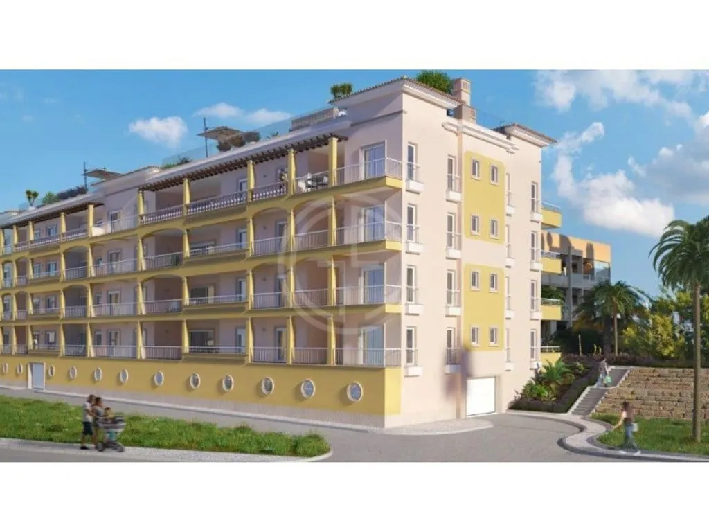 Luxury 3-Bedroom Apartment with Pool in Lagos