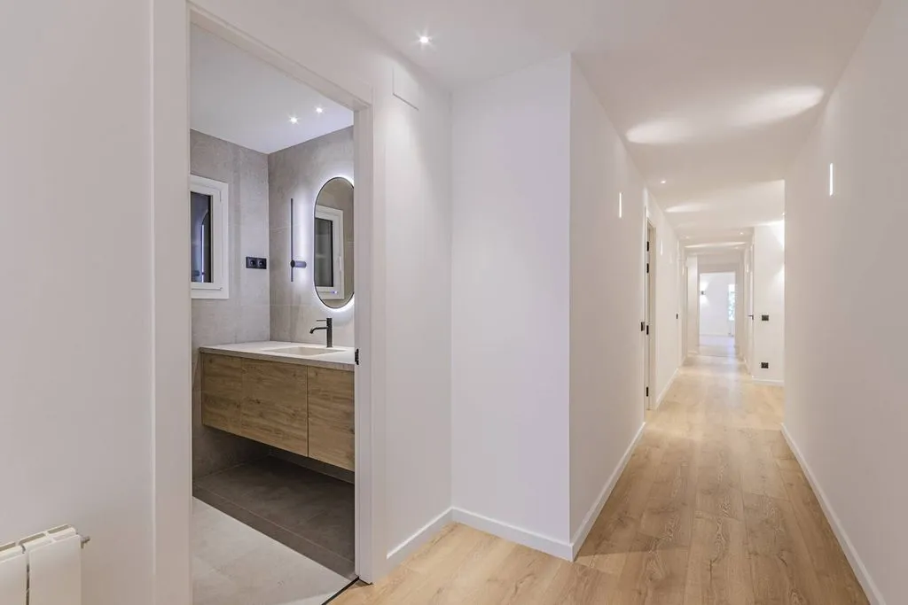 Esik - Luxury Flat with City View in Barcelona