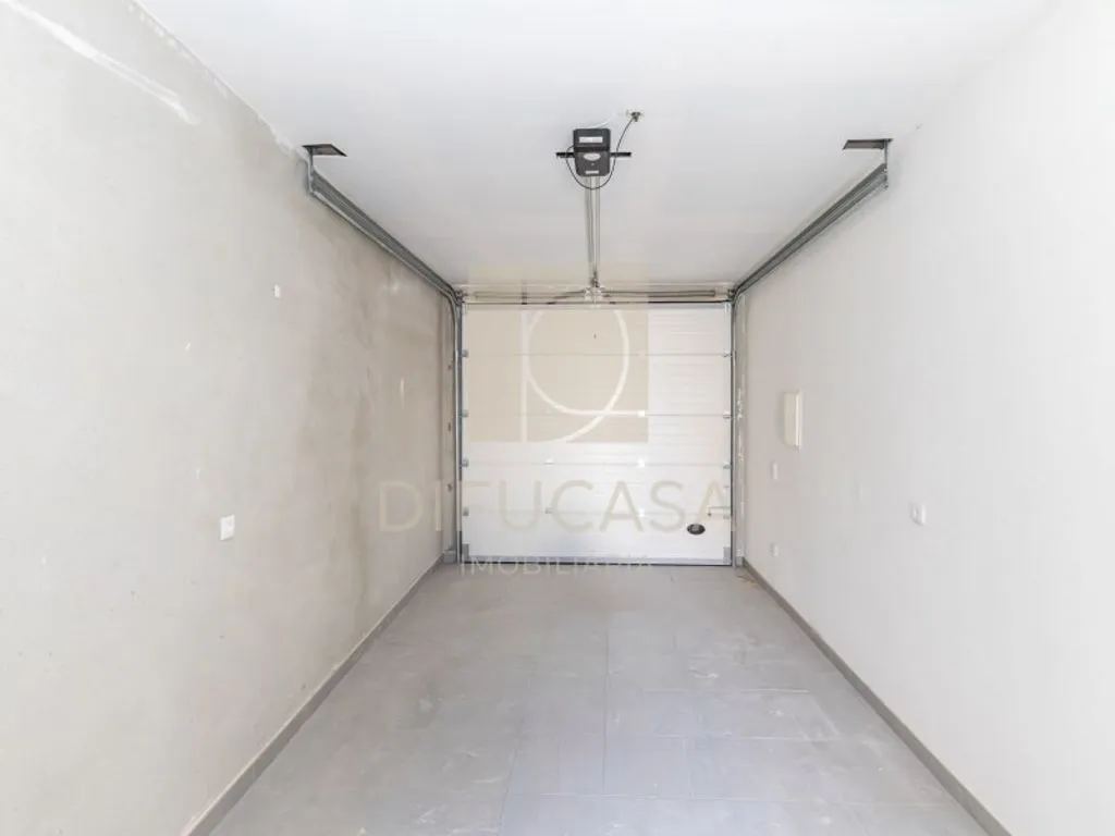 Garage - Detached House with Pool in Azeitão, Setúbal